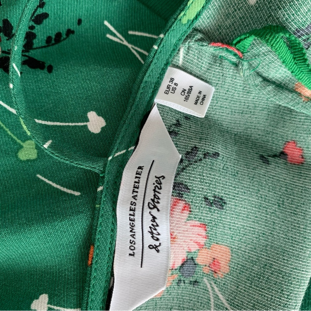 & Other Stories Green Floral V-Back Top - Picture 4 of 4